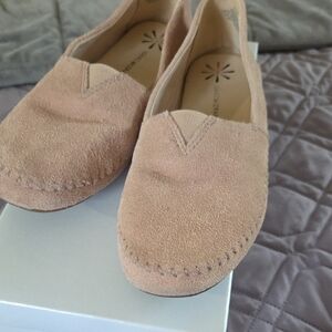 Isaac Mizrahi Women's Beige Suede Moccasins